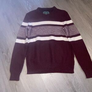American Eagle Outfitters Men's Maroon and White Crewneck Sweater